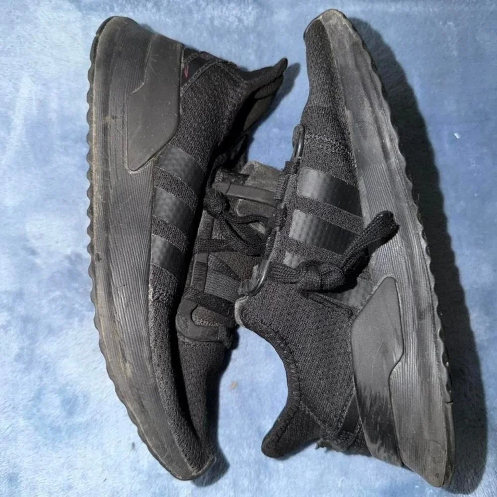 Adidas‎ black Ultra Boost 20 trainers. Kids Size US 3.5